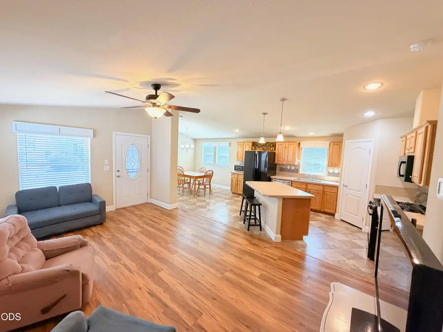 204 Kingsley Drive, Grants Pass, OR 97526 - #2