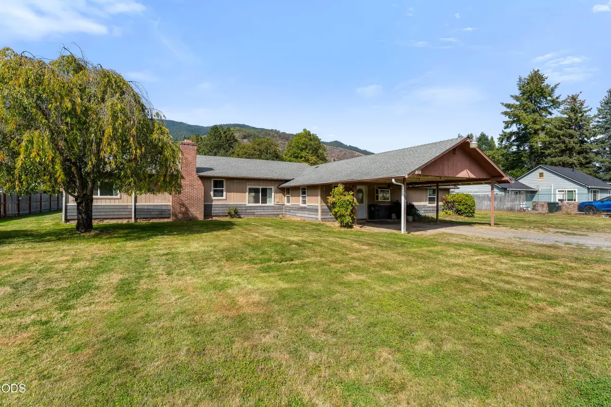 175 W Evans Creek Road, Rogue River, OR 97537 - #1