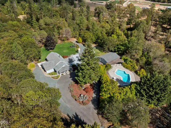 8939 Monument Drive, Grants Pass, OR 97526