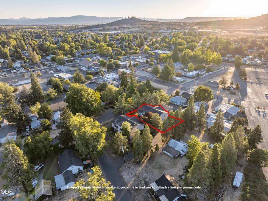 166 Napa Street, Eagle Point, OR 97524 - #2