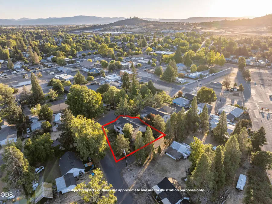 162 Napa Street, Eagle Point, OR 97524 - #2