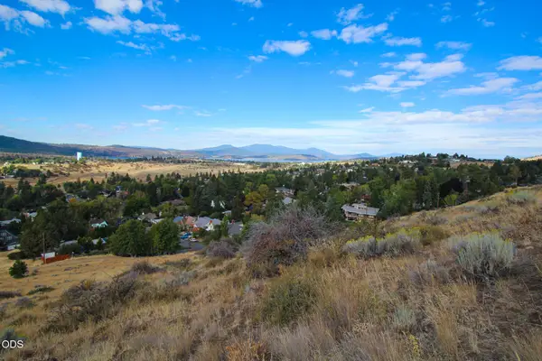 Hillside Avenue, Klamath Falls, OR 97601