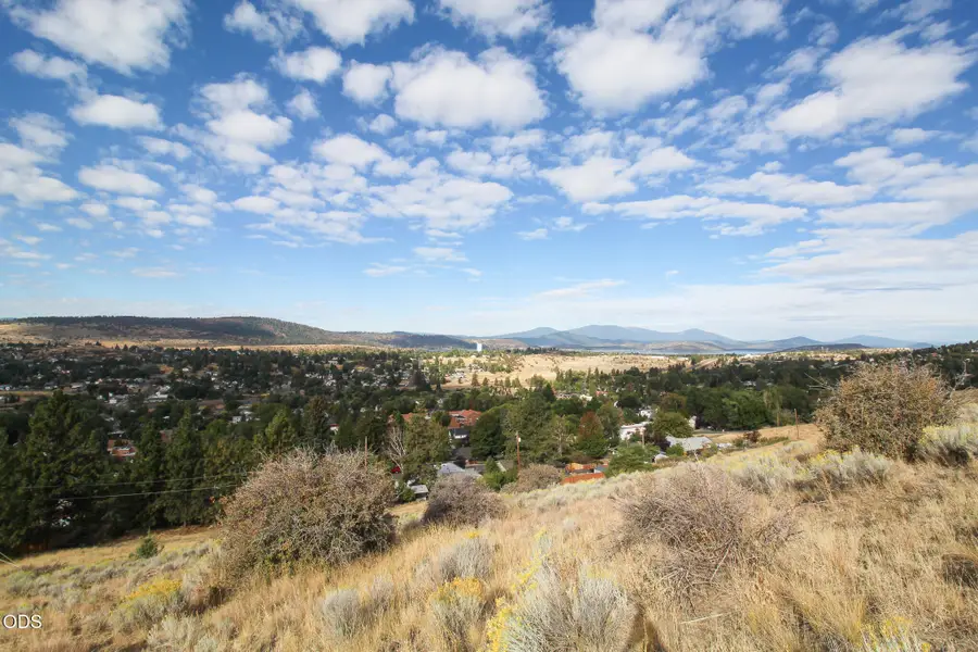 Hillside Avenue, Klamath Falls, OR 97601 - #2