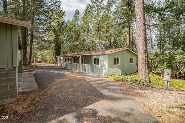124 Dearing Way, Grants Pass, OR 97527