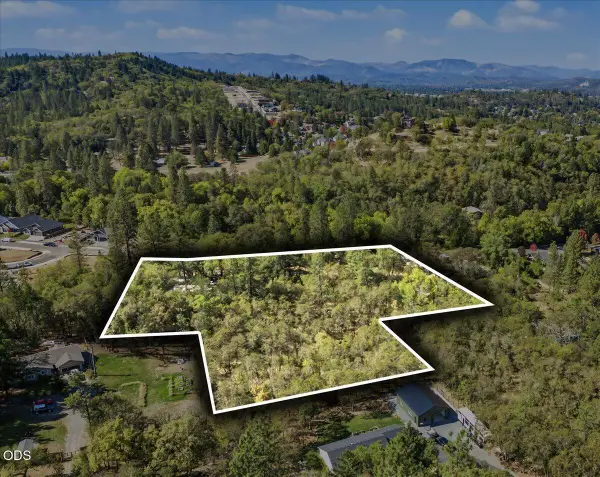 2494 Hamilton Lane, Grants Pass, OR 97527