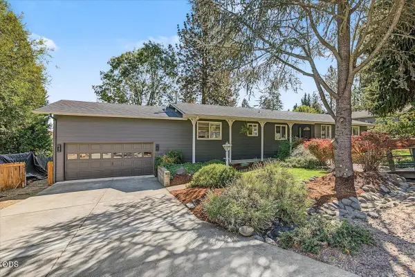 215 Stagecoach Drive, Jacksonville, OR 97530