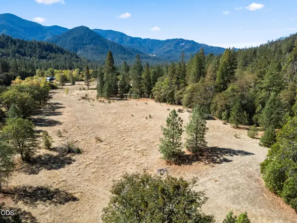 685 Bolt Mountain Road, Grants Pass, OR 97527
