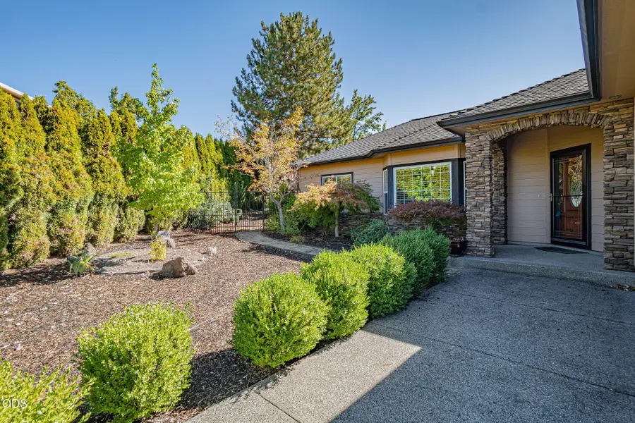 16 Milagros Court, Eagle Point, OR 97524 - #3