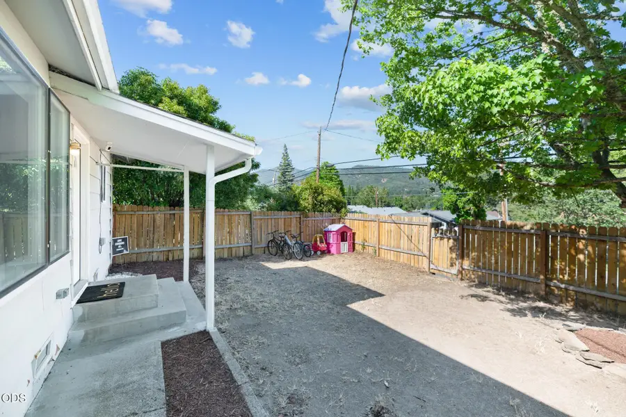 1234 NW Highland Avenue, Grants Pass, OR 97526 - #2