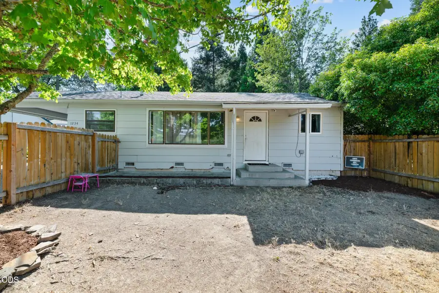 1234 NW Highland Avenue, Grants Pass, OR 97526 - #3