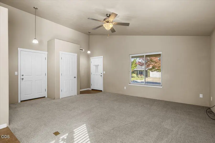 2287 SW Gayle Way, Grants Pass, OR 97527 - #2