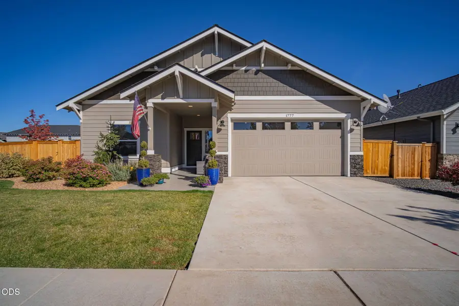 1777 NW Hemlock Avenue, Redmond, OR 97756 - #2