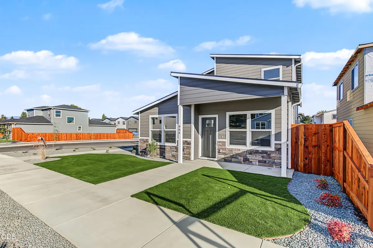 944 Honey Bee Street, Medford, OR 97501 - #1