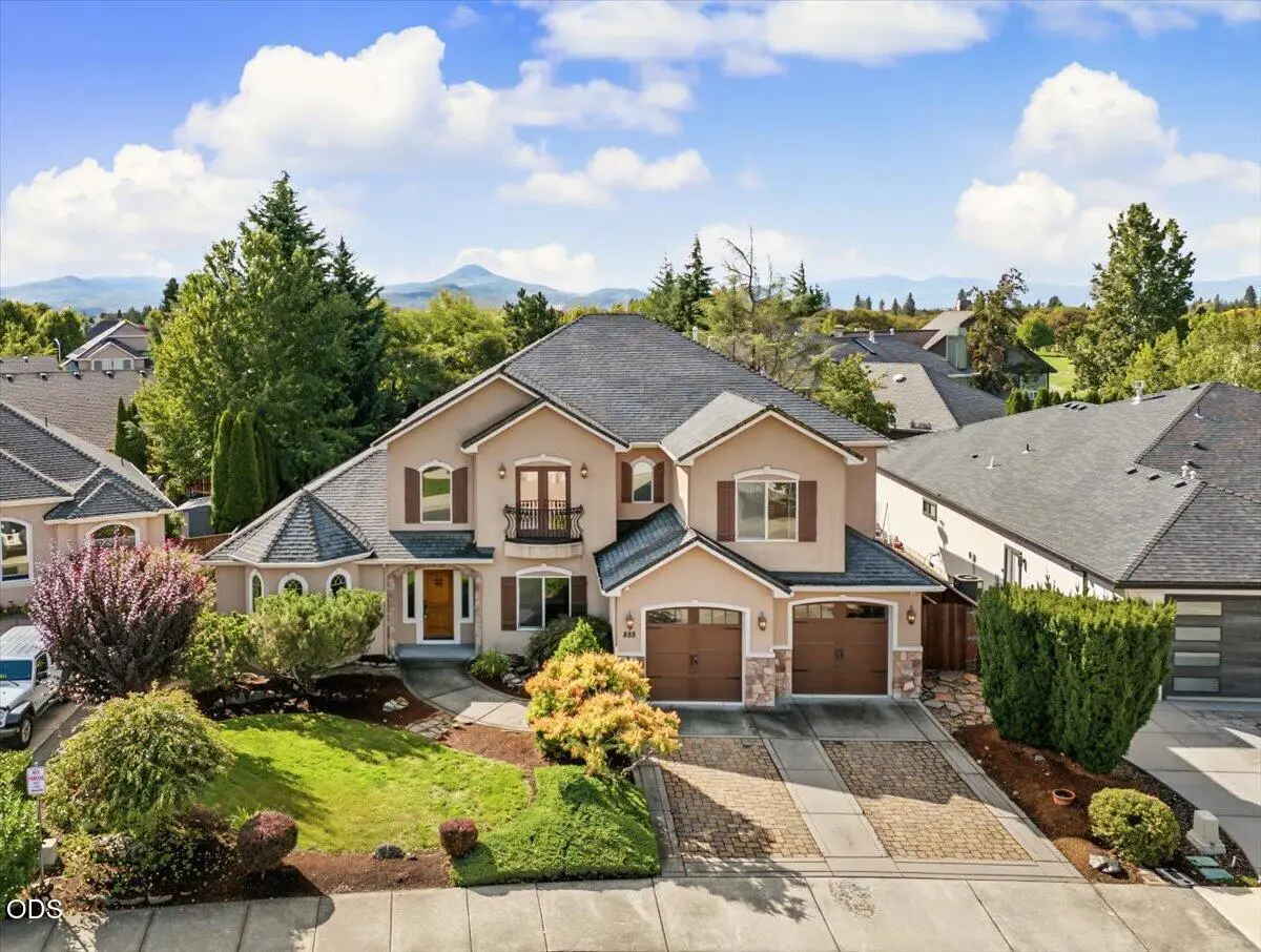 888 Arrowhead Trail, Eagle Point, OR 97524 - #1