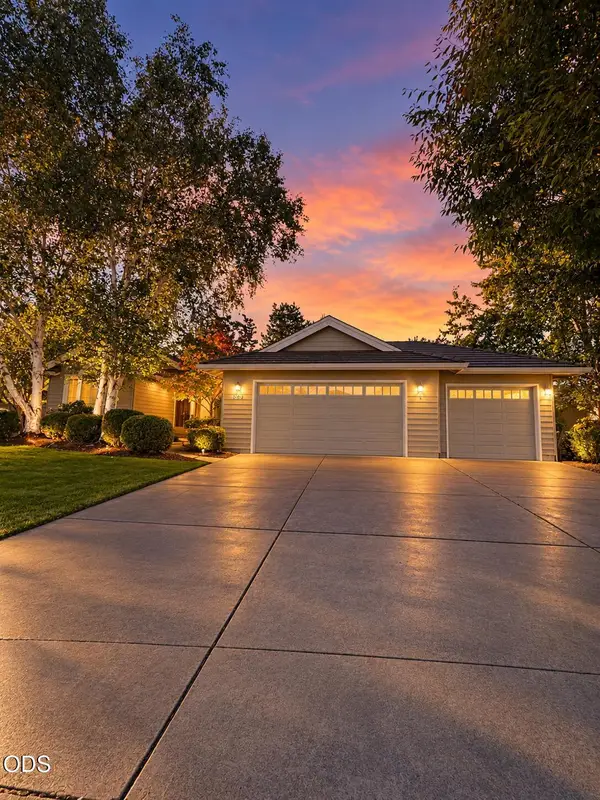 902 Mountain View Drive, Medford, OR 97504