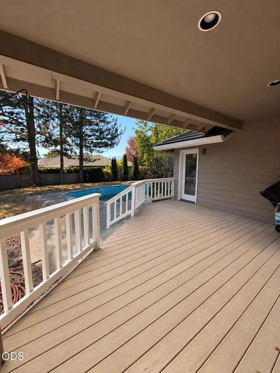 902 Mountain View Drive, Medford, OR 97504 - #3