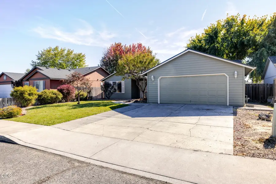 752 NE Nickernut Place, Redmond, OR 97756 - #2