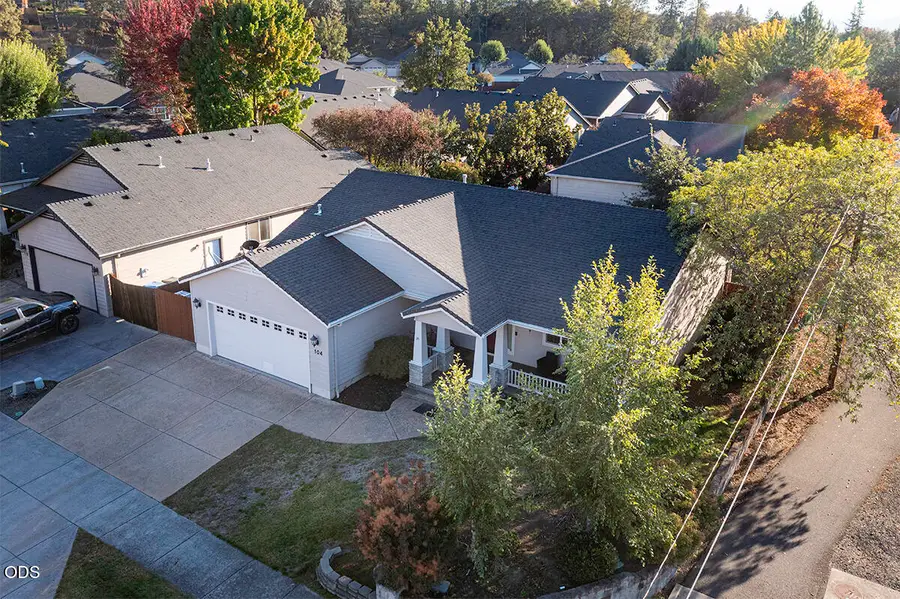 104 Glenwood Drive, Eagle Point, OR 97524 - #3