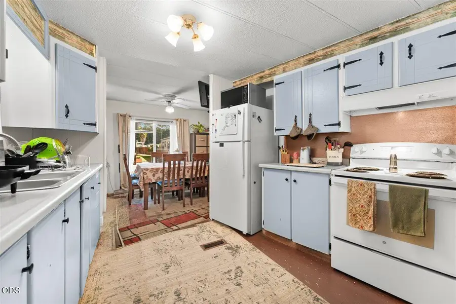 329 Beechwood Drive, Grants Pass, OR 97526 - #3