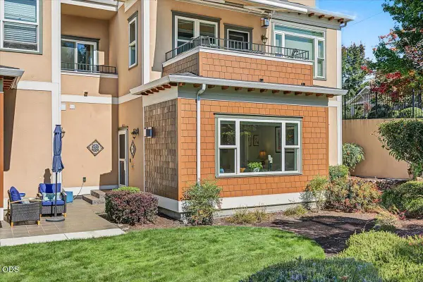 618 Fair Oaks Court, Ashland, OR 97520