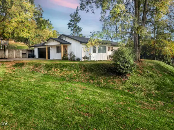 1105 NE Beacon Drive, Grants Pass, OR 97526