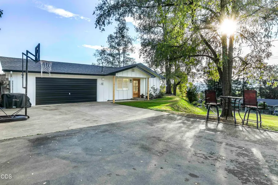 1105 NE Beacon Drive, Grants Pass, OR 97526 - #2