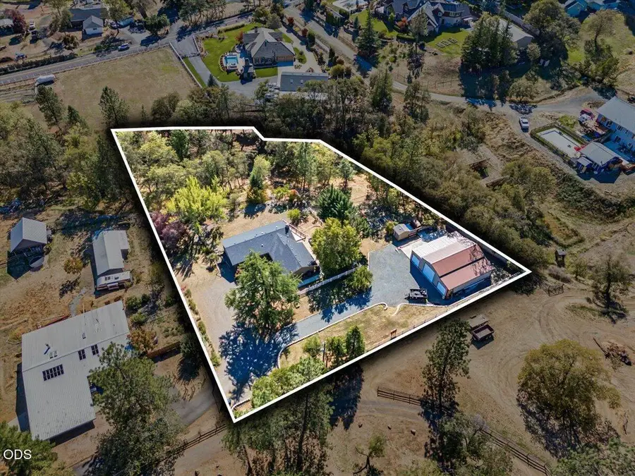 3583 Ross Lane, Central Point, OR 97502 - #3