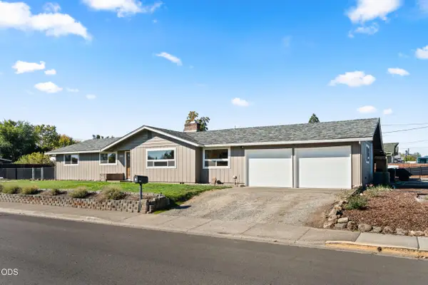 1163 N 3rd Street, Central Point, OR 97502