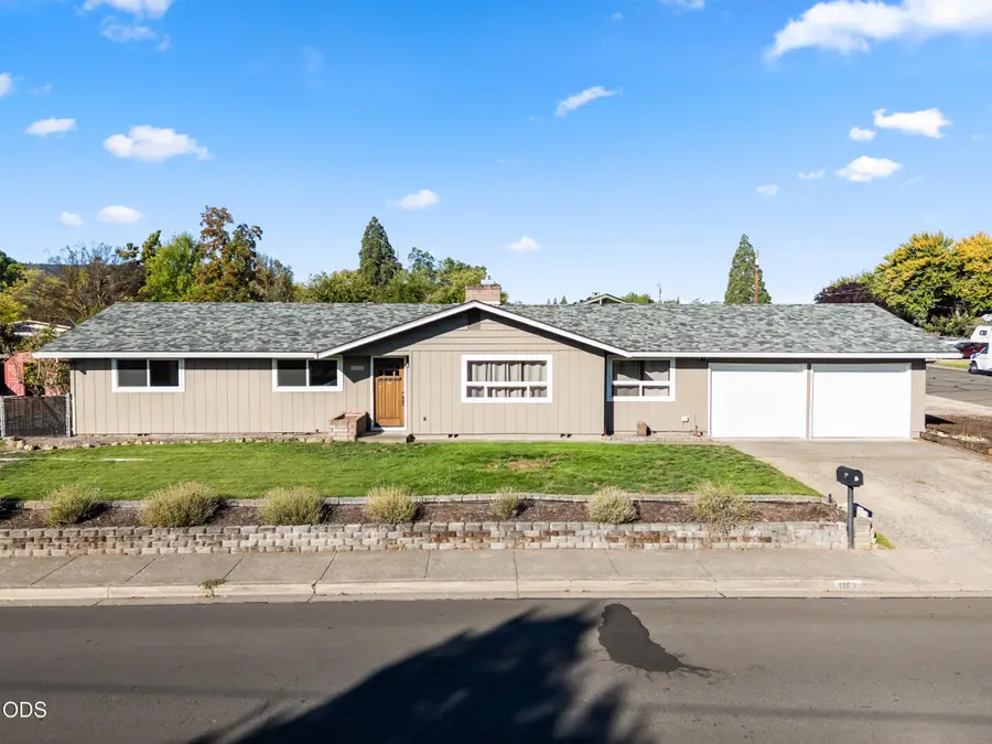 1163 N 3rd Street, Central Point, OR 97502 - #2