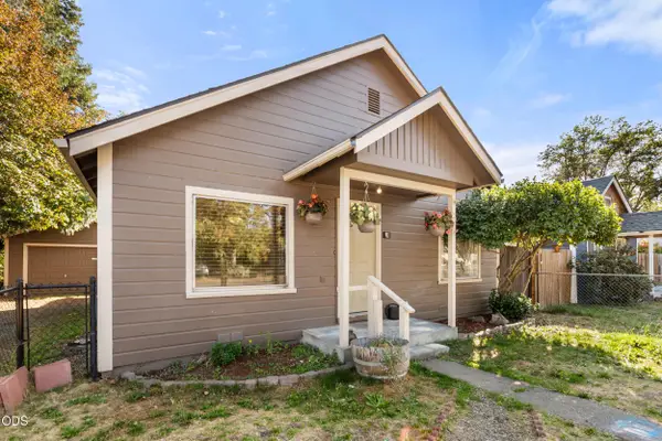 911 SW I Street, Grants Pass, OR 97526