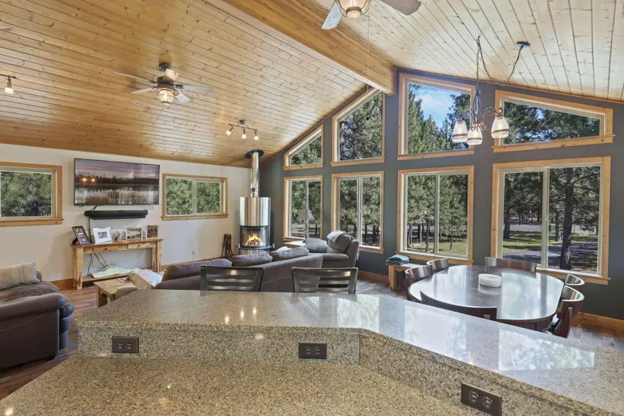 14590 Mountain View Loop, Sisters, OR 97759 - #2