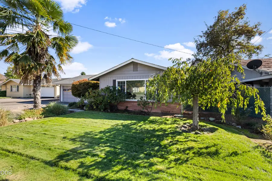 241 NE Savage Street, Grants Pass, OR 97526 - #2