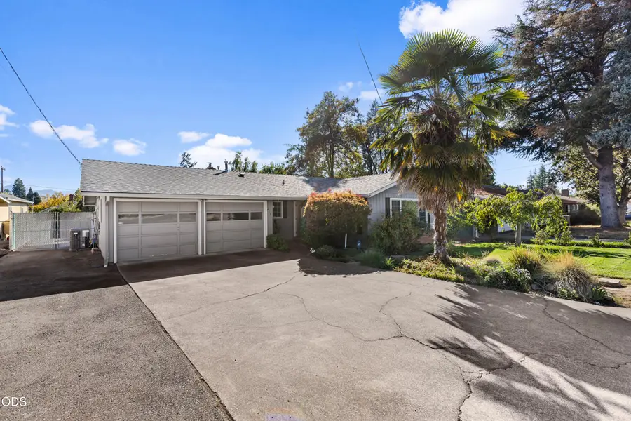 241 NE Savage Street, Grants Pass, OR 97526 - #3