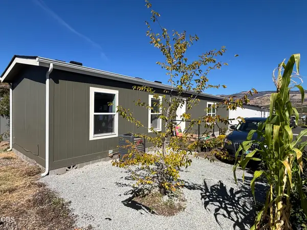 460 Arnos Street #40, Talent, OR 97540