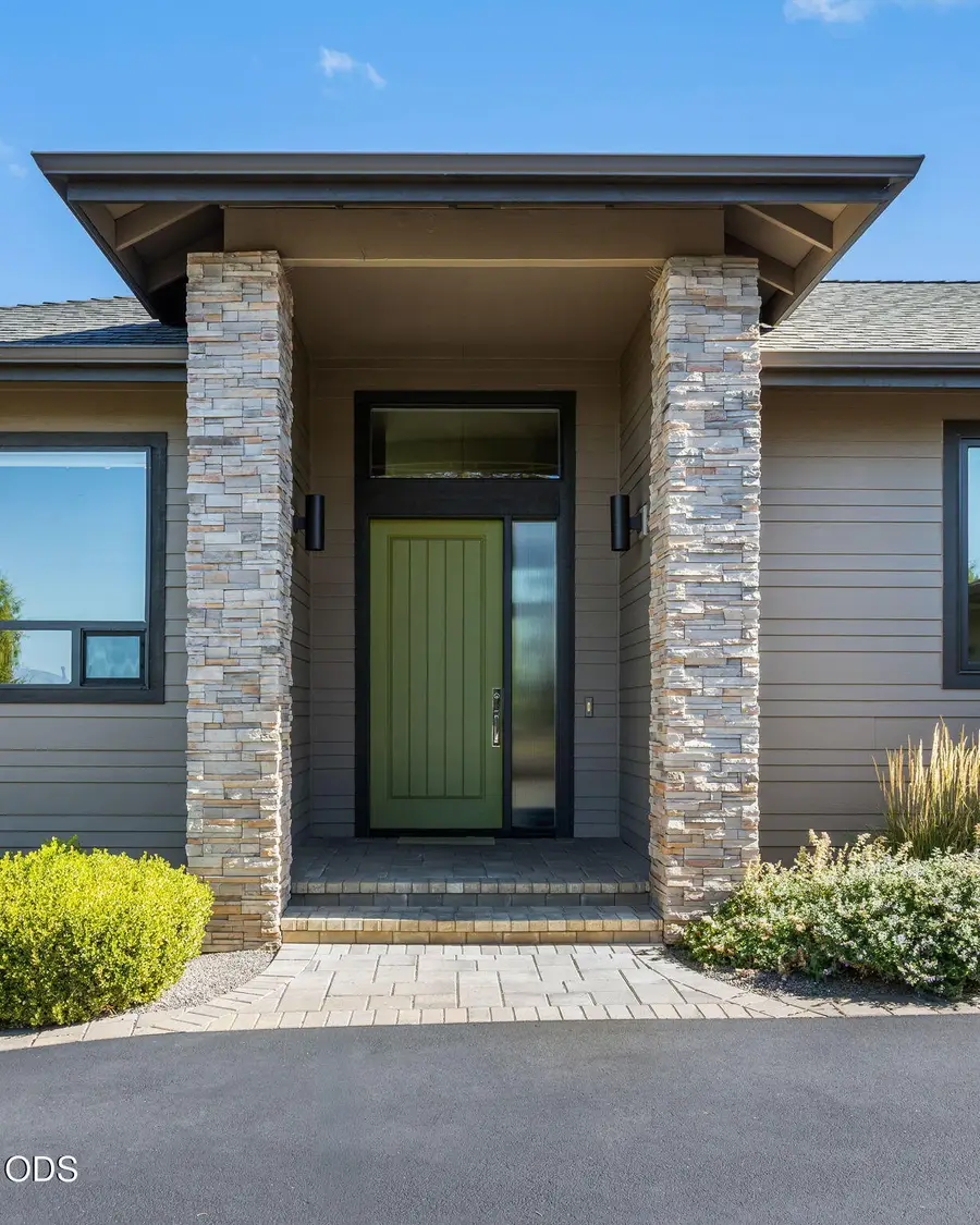 704 Golden Pheasant Drive, Redmond, OR 97756 - #3