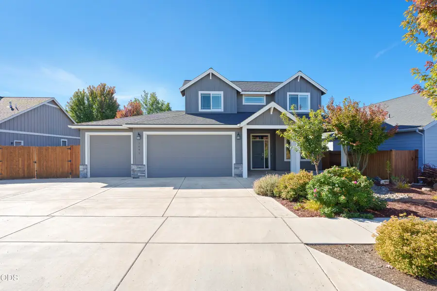 1646 NW Upas Avenue, Redmond, OR 97756 - #3