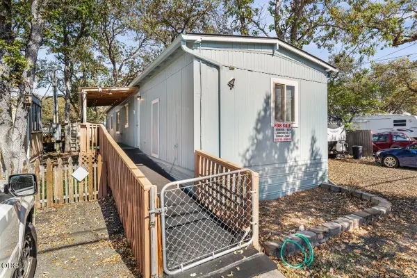 380 W Gregory Road #UNIT 4, Central Point, OR 97502