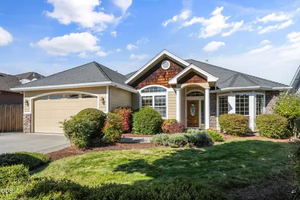 635 Cedarwood Drive, Eagle Point, OR 97524