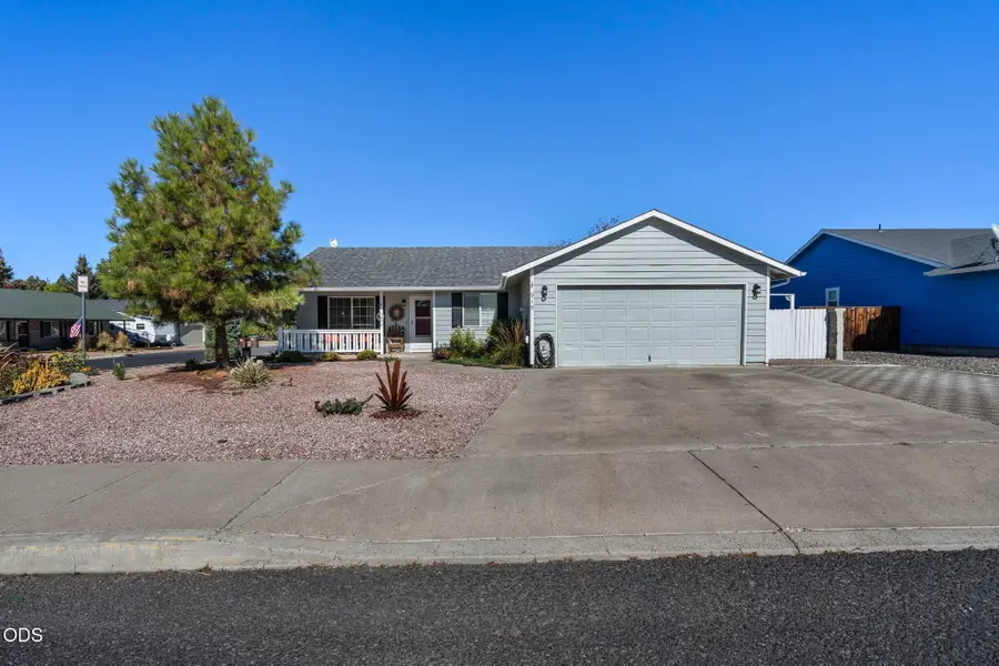 915 NE Yew Street, Prineville, OR 97754 - #3