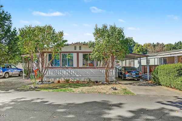 335 Beechwood Drive, Grants Pass, OR 97526