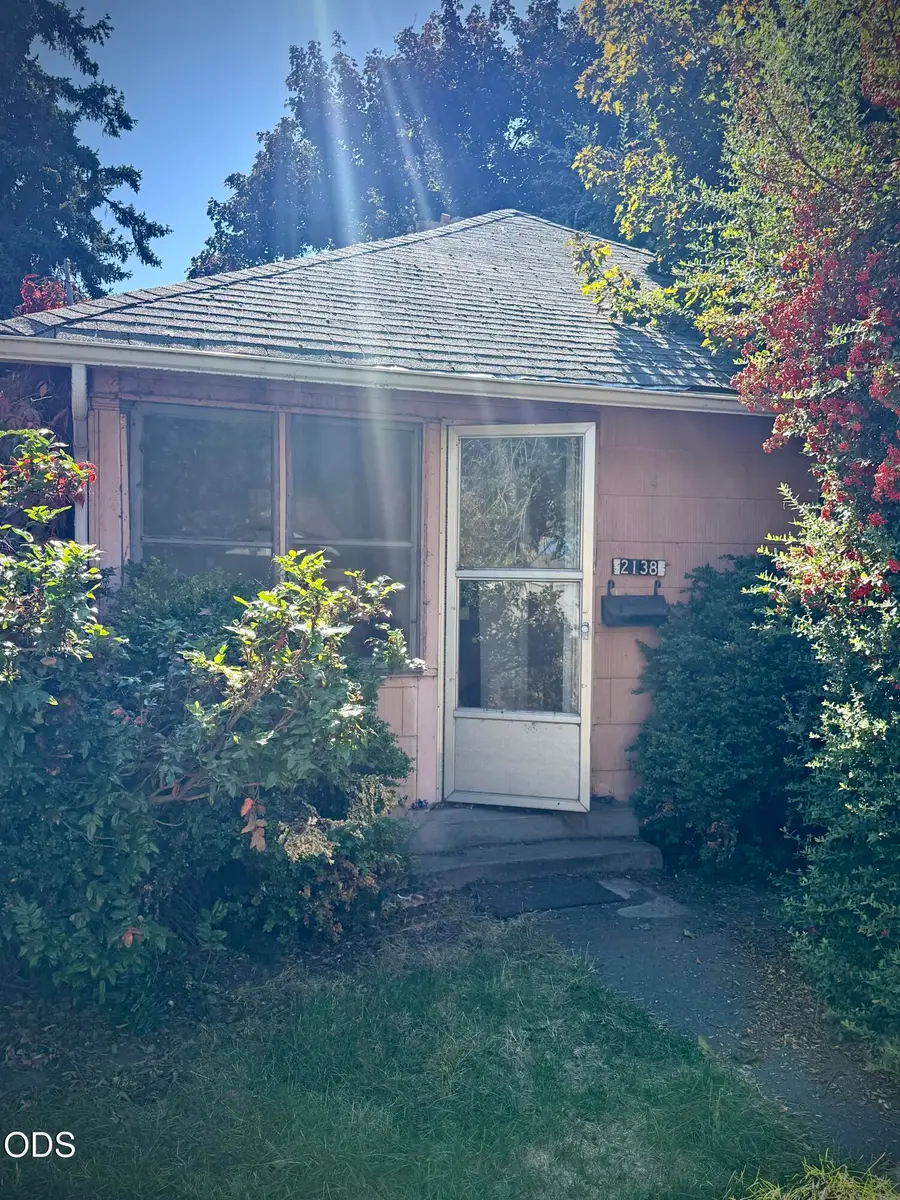 2138 Vine Avenue, Klamath Falls, OR 97601 - #2