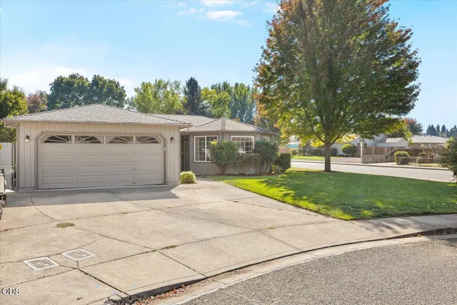 1198 Glengrove Avenue, Central Point, OR 97502 - #2