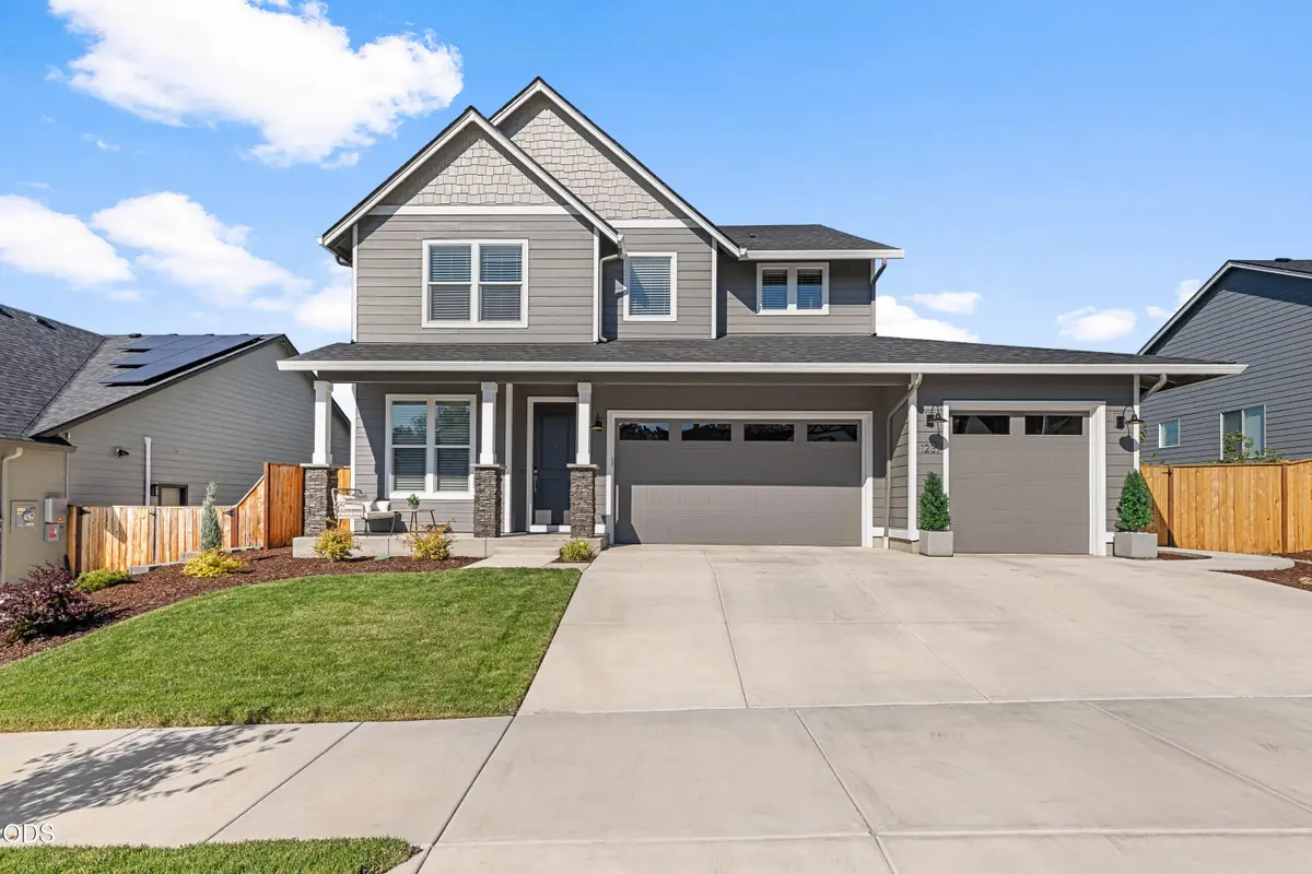 1237 Stonegate Drive, Eagle Point, OR 97524 - #1