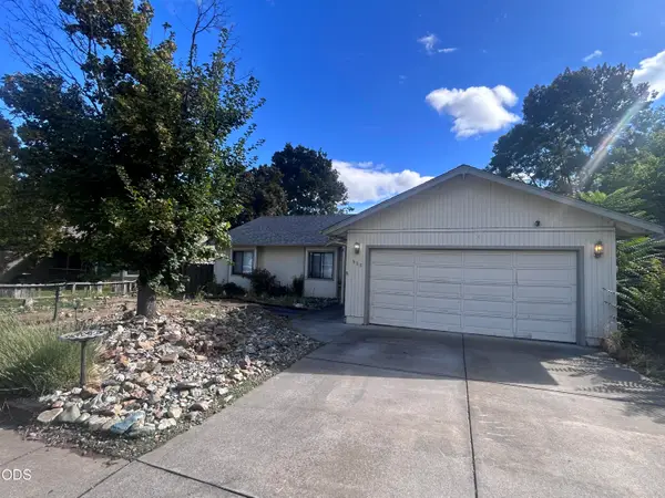 583 Snowy Butte Lane, Central Point, OR 97502