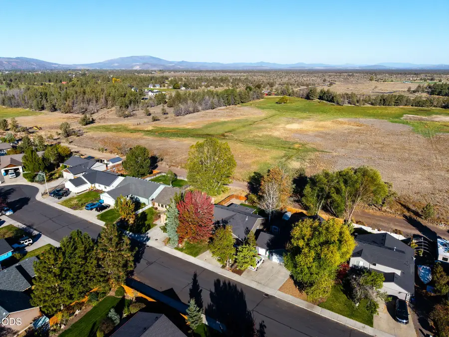 1856 NE 8th Street, Redmond, OR 97756 - #3