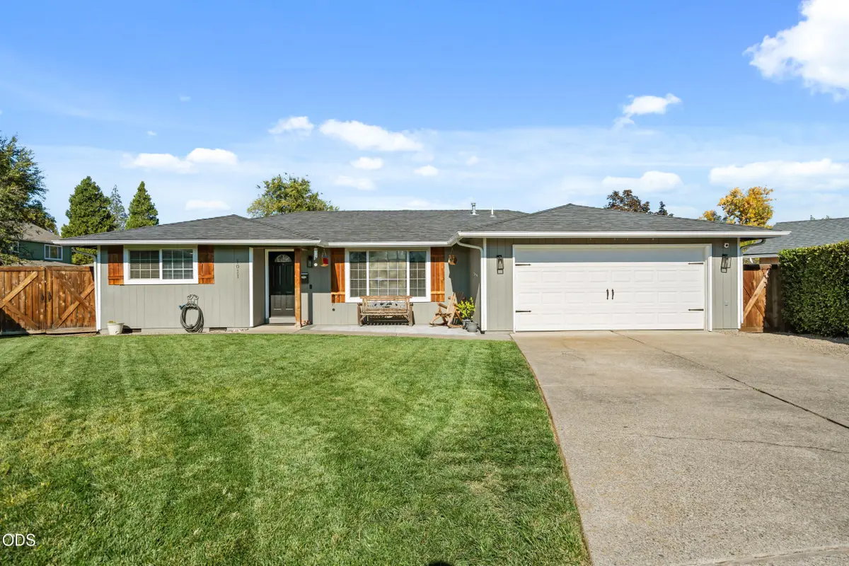 1011 Hermosa Drive, Central Point, OR 97502 - #1