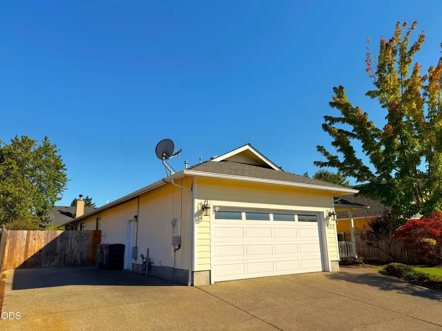 527 SW Wagner Meadows Drive, Grants Pass, OR 97526 - #2