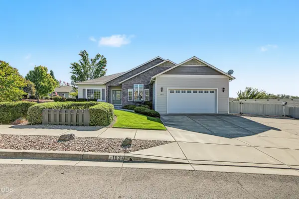 103 Greenmoor Drive, Eagle Point, OR 97524
