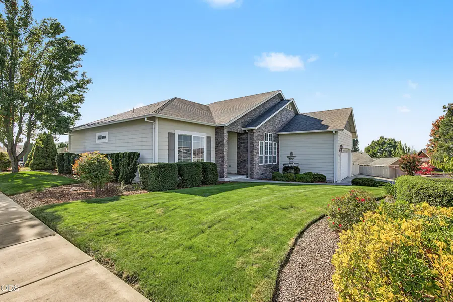 103 Greenmoor Drive, Eagle Point, OR 97524 - #3