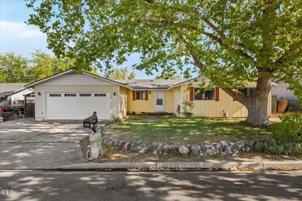 1310 Vista Drive, Central Point, OR 97502